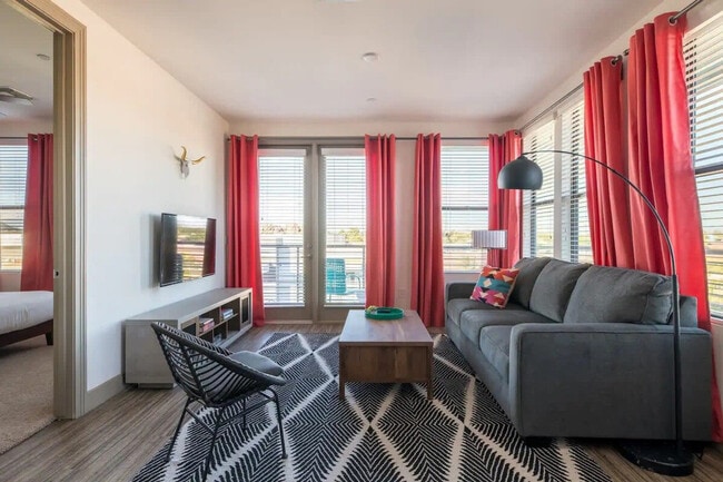 Photo - 555 N College Ave Unit ID1014461P