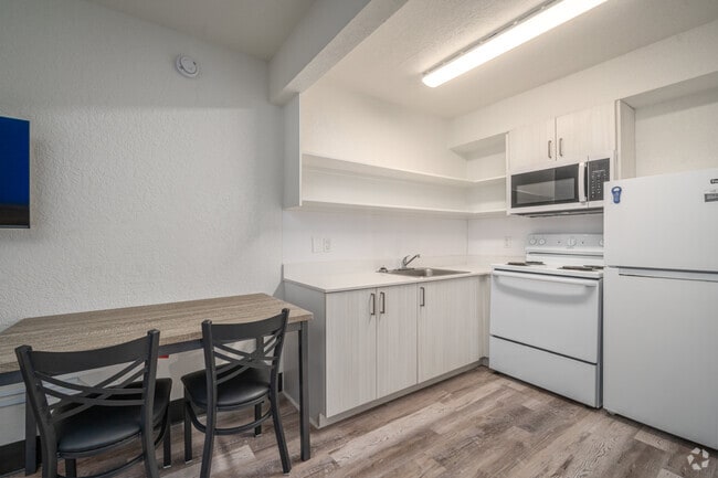 Studio - 200SF - Kitchen - Siegel Suites Houston