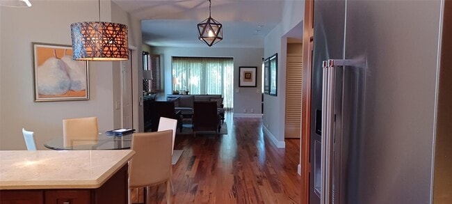 Photo - 6688 Via Regina