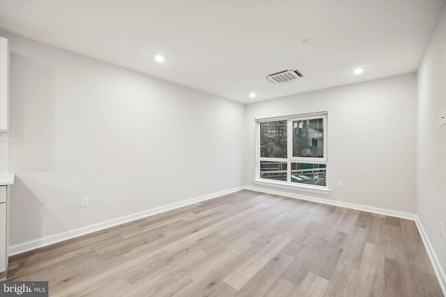 Photo - 3449 Scotts Ln Unit B409