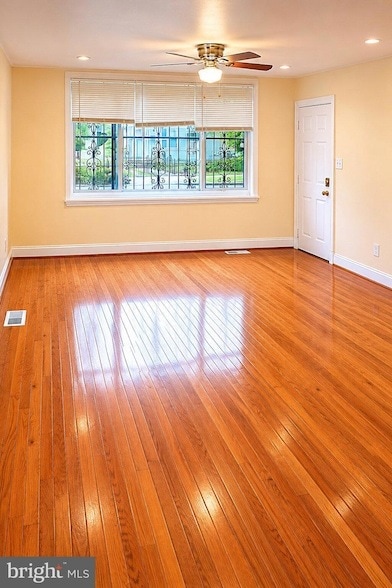 Photo - 59 Galveston Pl SW Unit 1