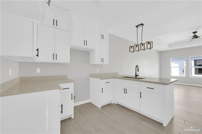 Photo - 909 W 13th St Unit 1