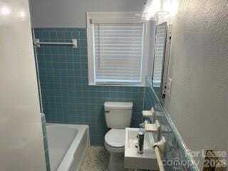 Photo - 2738 Baker St