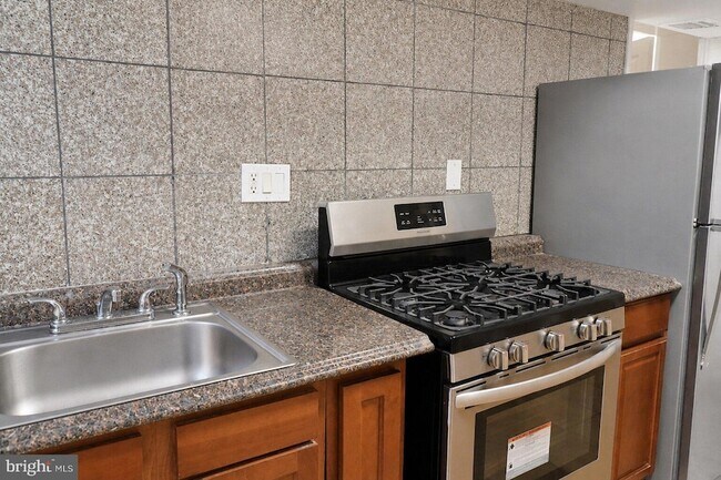 Photo - 59 Galveston Pl SW Unit 4