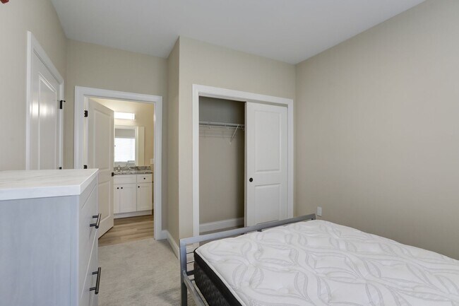 Photo - 305 W Clark St