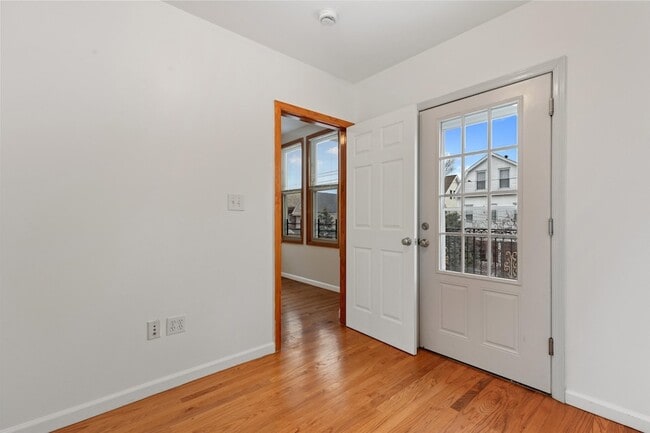 Photo - 14 Duer Pl