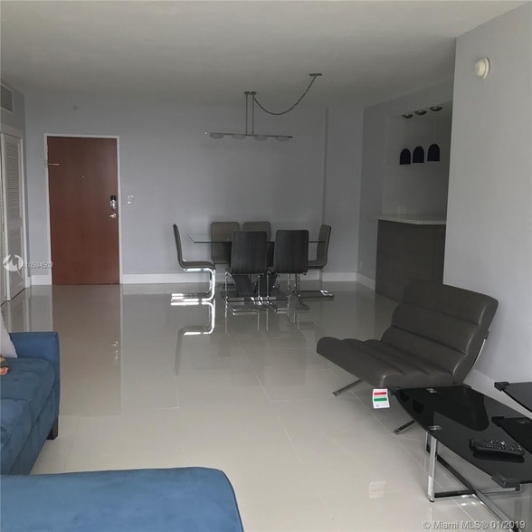 Building Photo - 3801 S Ocean Dr Unit 10V