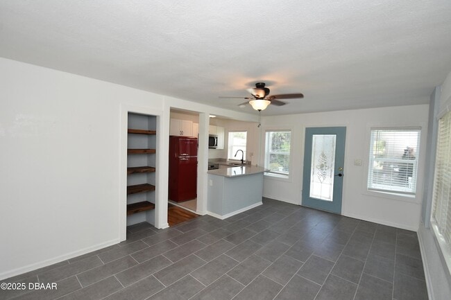 Photo - 403 N Oleander Ave