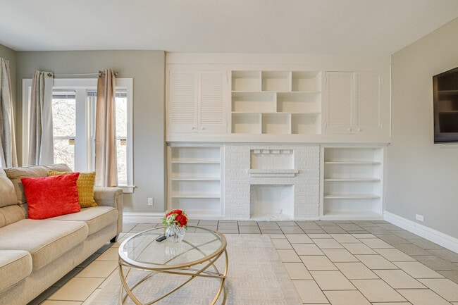 Photo - 6435 N Leavitt St Unit ID1306789P