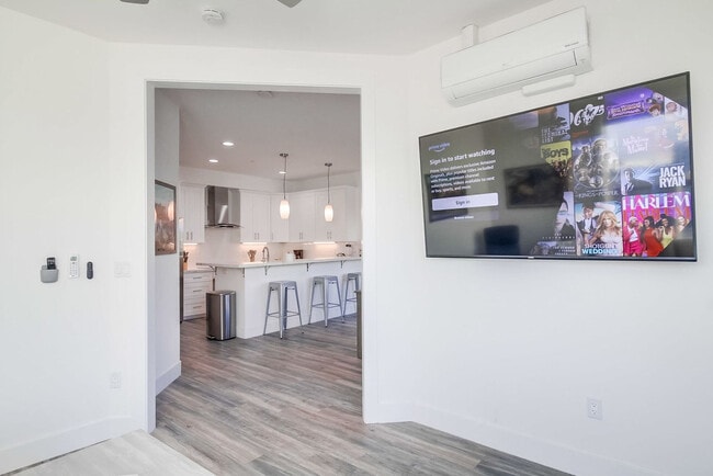 Photo - 4505 Park Blvd Unit SI ID1024467P