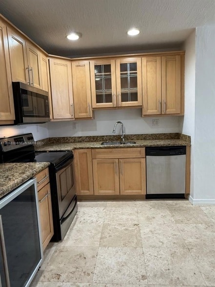 Photo - 530 NE 15th Ct Unit 6