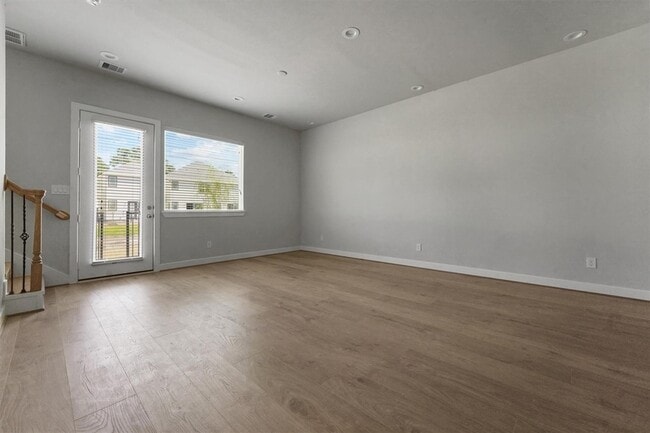 Photo - 5914 Haring Ln