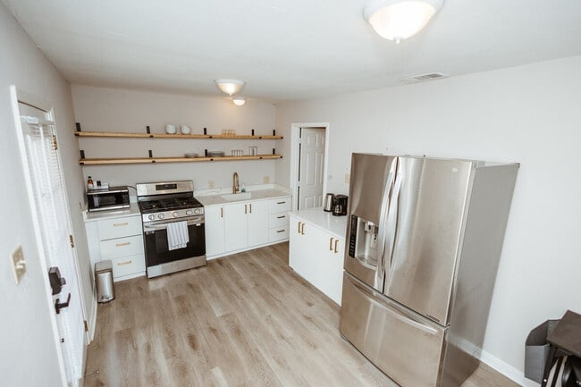 Photo - 3625 Maple Ave Unit ID1352449P