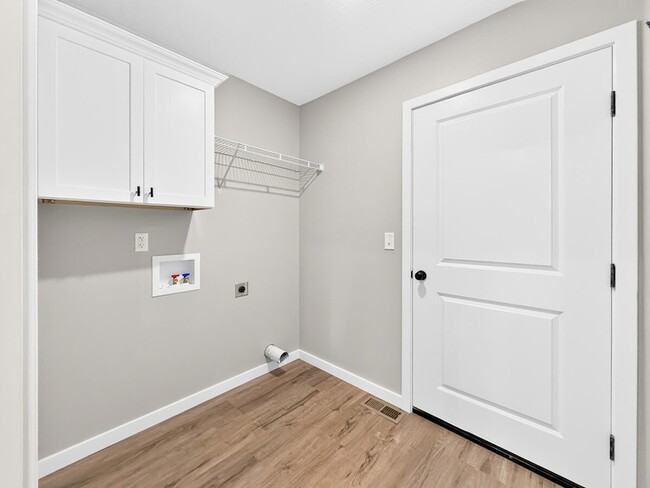 Photo - 585 Bailiwick Dr