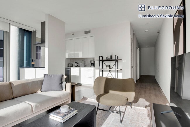 Photo - 8 E Huron St Unit FL5-ID660