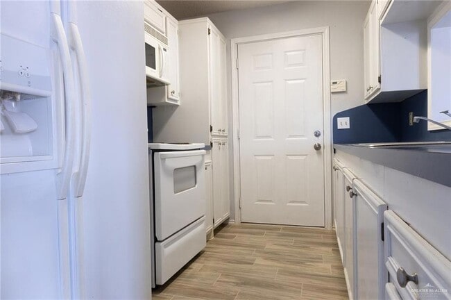 Photo - 2203 E Coma Ave