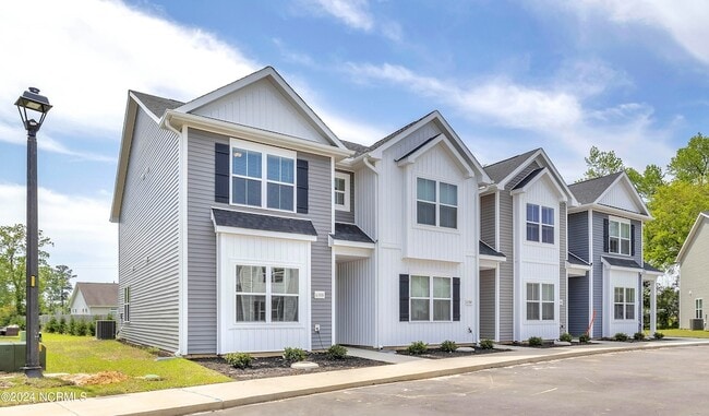 Building Photo - 7028 Crew Dr