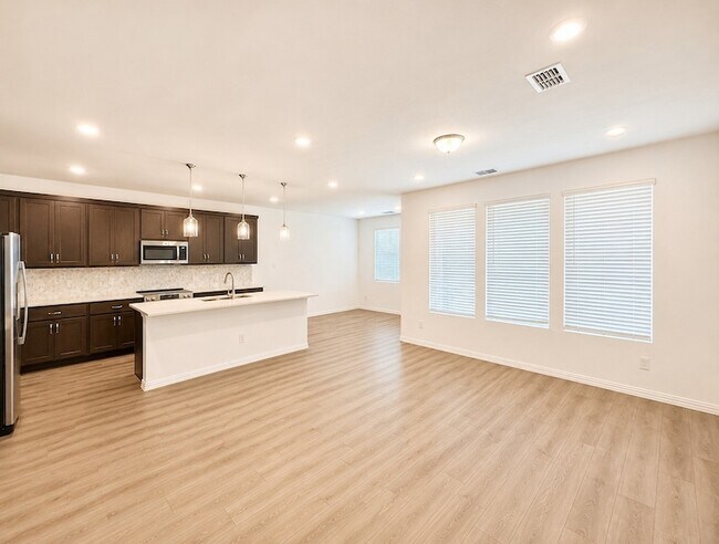 Photo - 715 Roanoke Dr