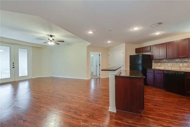Photo - 1915 Dartmouth St Unit 2021