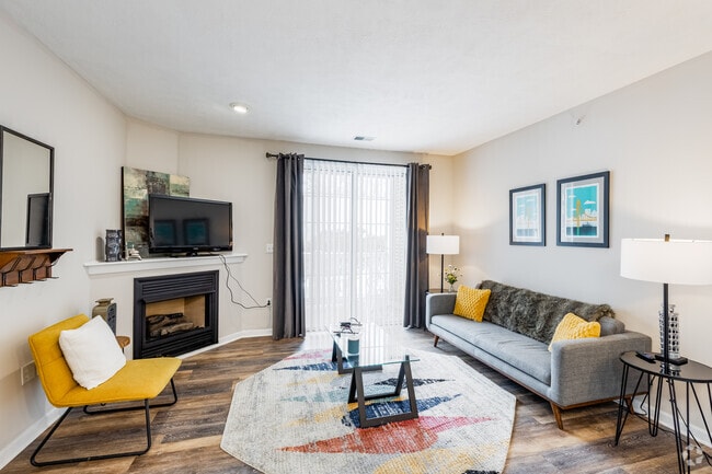 1BR, 1BA - 776SF - Living Room - Ventana Hills