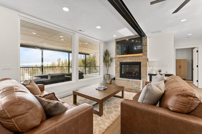 Building Photo - 220 Circle Dr Unit SI ID1249883P