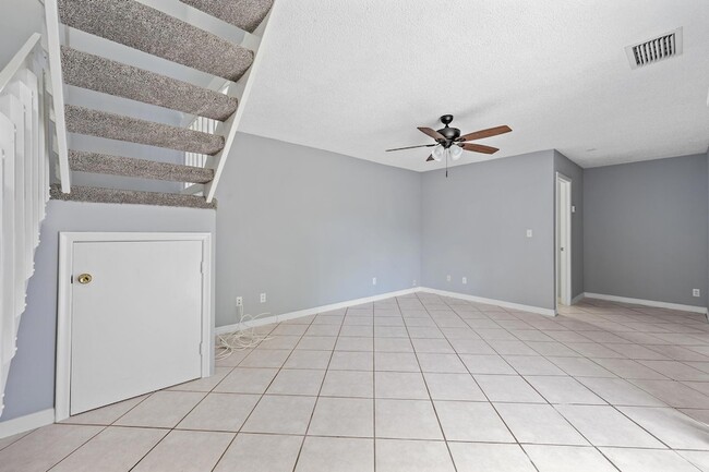 Photo - 352 Prestwick Cir