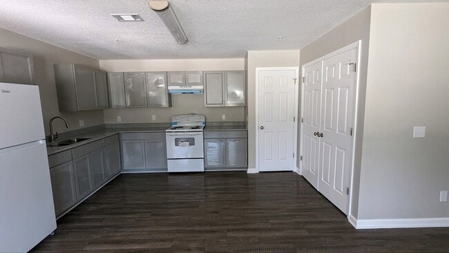 Photo - 1474 Kelly Dr