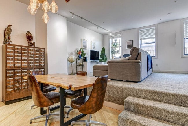 Photo - 8 S Old State Capitol Plaza Unit ID1031831P