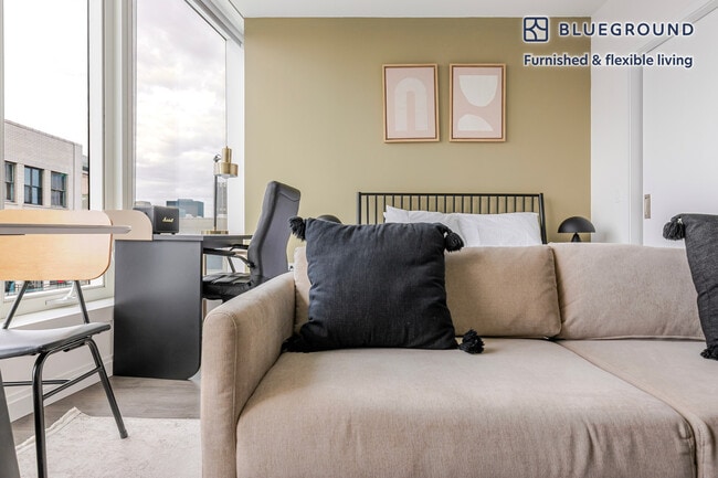 Photo - 1000 S Michigan Ave Unit FL25-ID1349