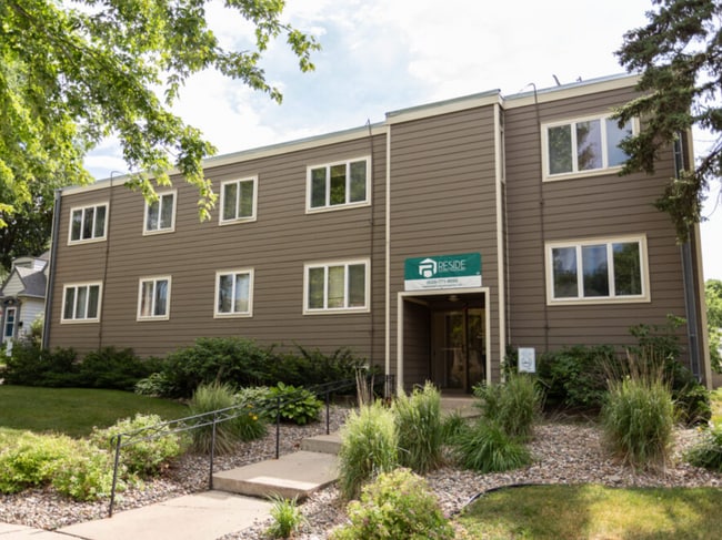Photo - Parkway Apartments