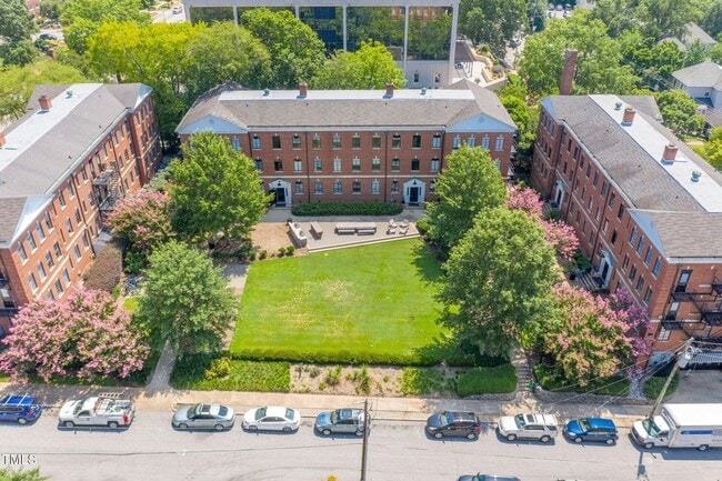 Photo - 817 Hillsborough St Unit 2a Gold