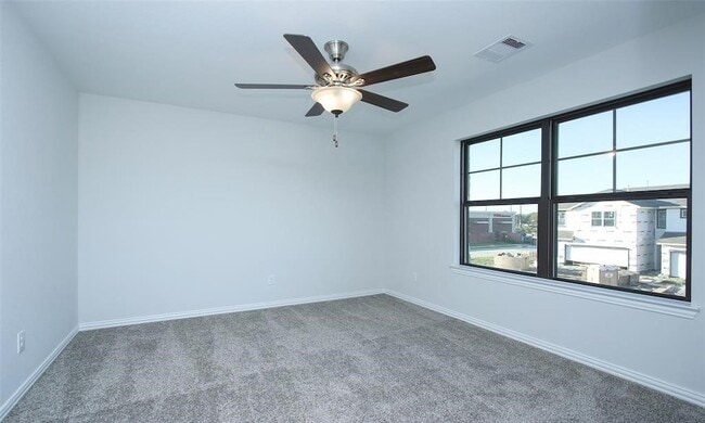 Photo - 7124 Elgin St