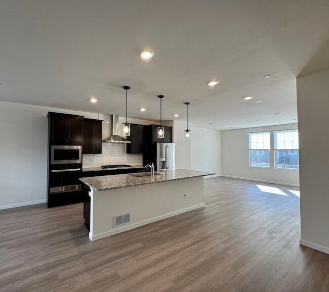 Photo - 155 Yorktown Ct