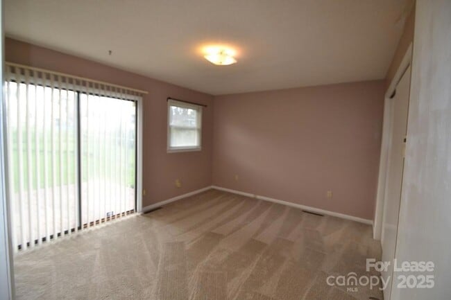 Photo - 2050 35th St NE