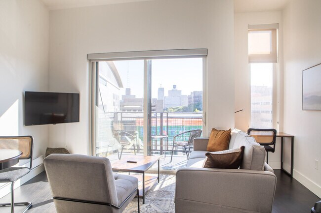 Photo - 550 W Juneau Ave Unit SI ID1379025P