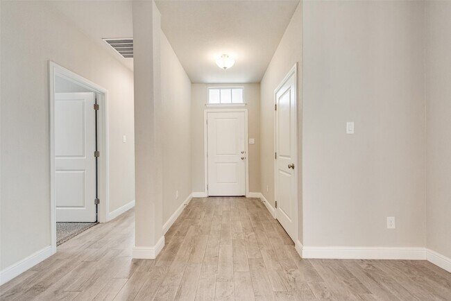 Photo - 270 Irish Moss Dr