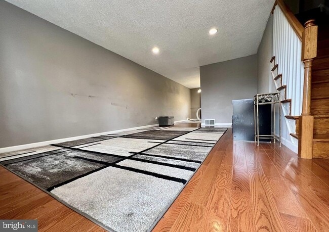 Photo - 937 Grant Rd