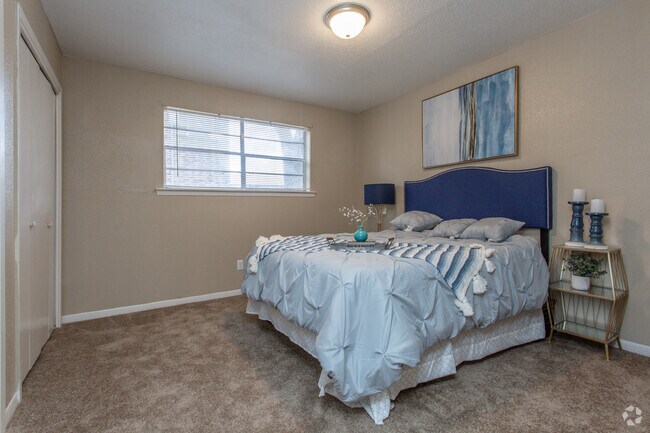 2 Br, 1 Ba - 893 SF - Bedroom - Landmark