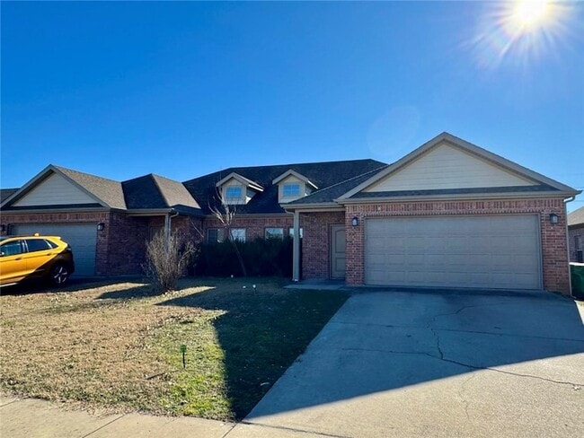 Building Photo - 938 Kensington Dr