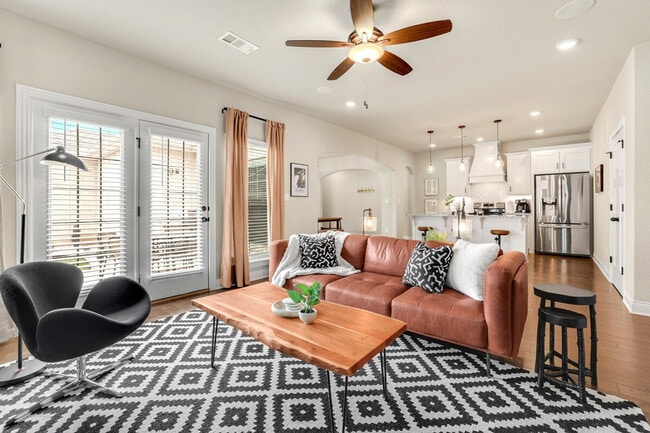 Building Photo - 257 N Solitude Bend Unit ID1221836P