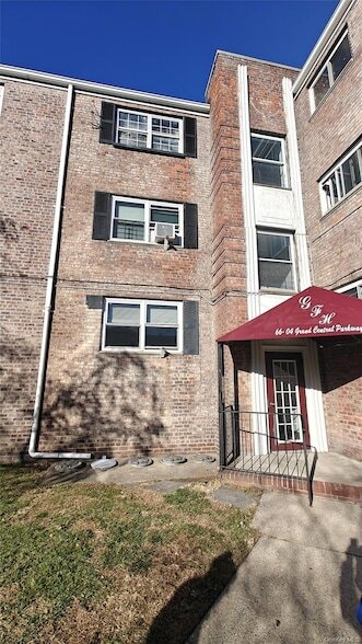 Building Photo - 66-04 Grand Central Pkwy