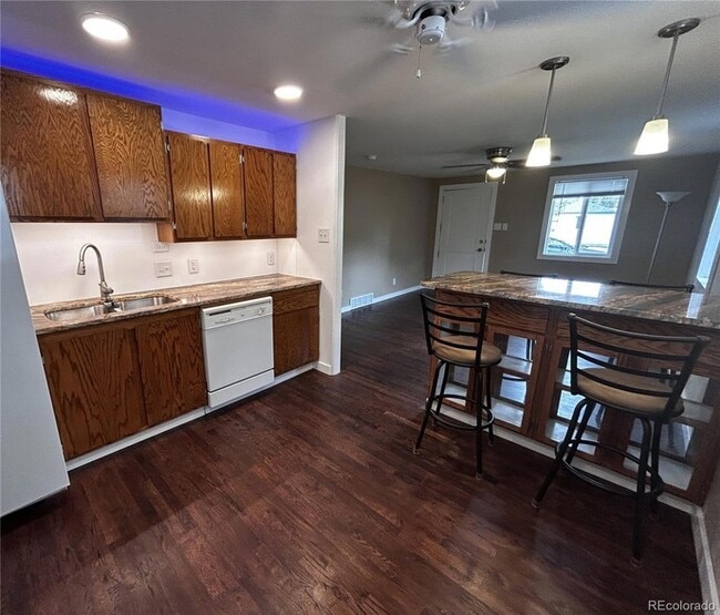 Building Photo - 6915 W 55th Pl