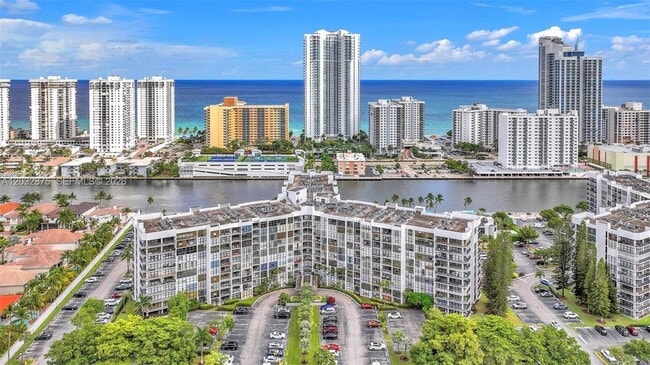 Photo - 1000 Parkview Dr Unit 229