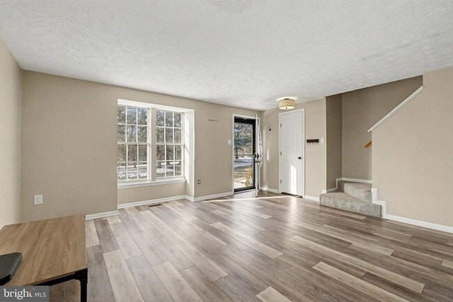 Photo - 1713 Chesterfield Square