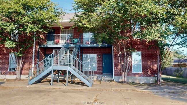 Building Photo - 1513 Hollow Hill Dr Unit B
