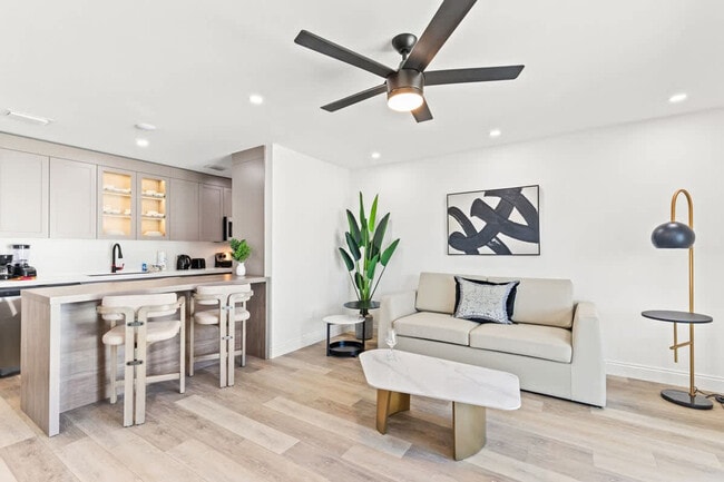 Building Photo - 8115 Thomas Dr Unit ID1354981P