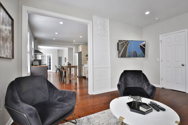 Photo - 137 E Tompkins St Unit ID1364302P