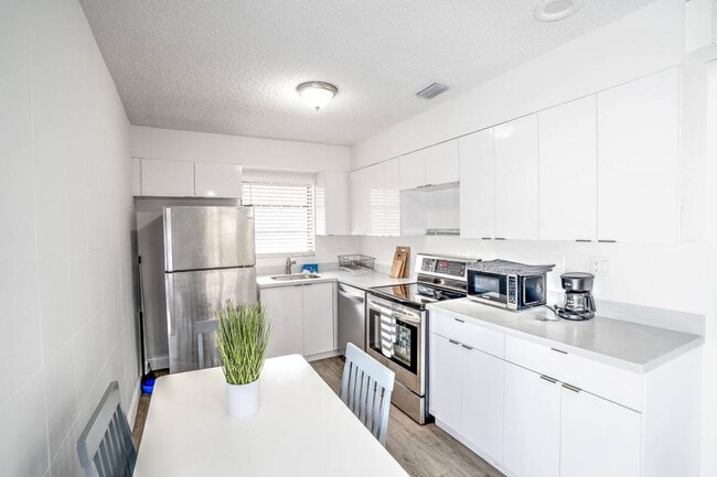 Photo - 470 SW 7th St Unit ID1056514P