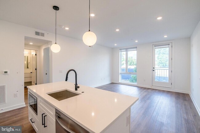 Photo - 5904 Germantown Ave Unit 202