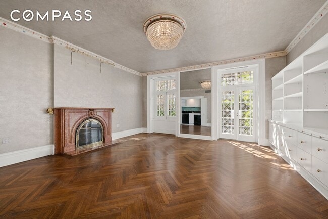 Photo - 114 E 30th St